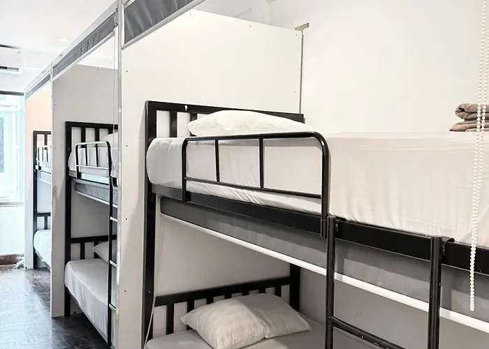 Bed At 18 Asoke Хостел