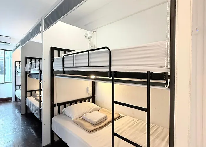 Bed At 18 Asoke Хостел *