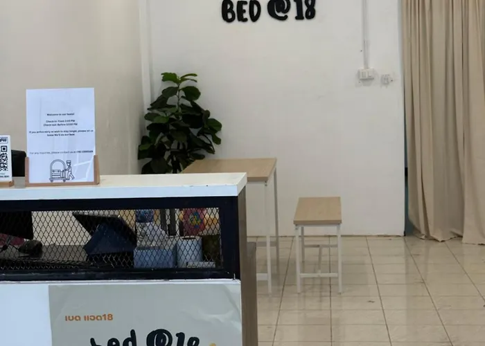 Bed At 18 Asoke Хостел