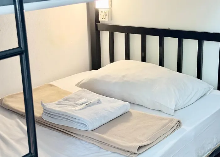 Хостел Bed At 18 Asoke *